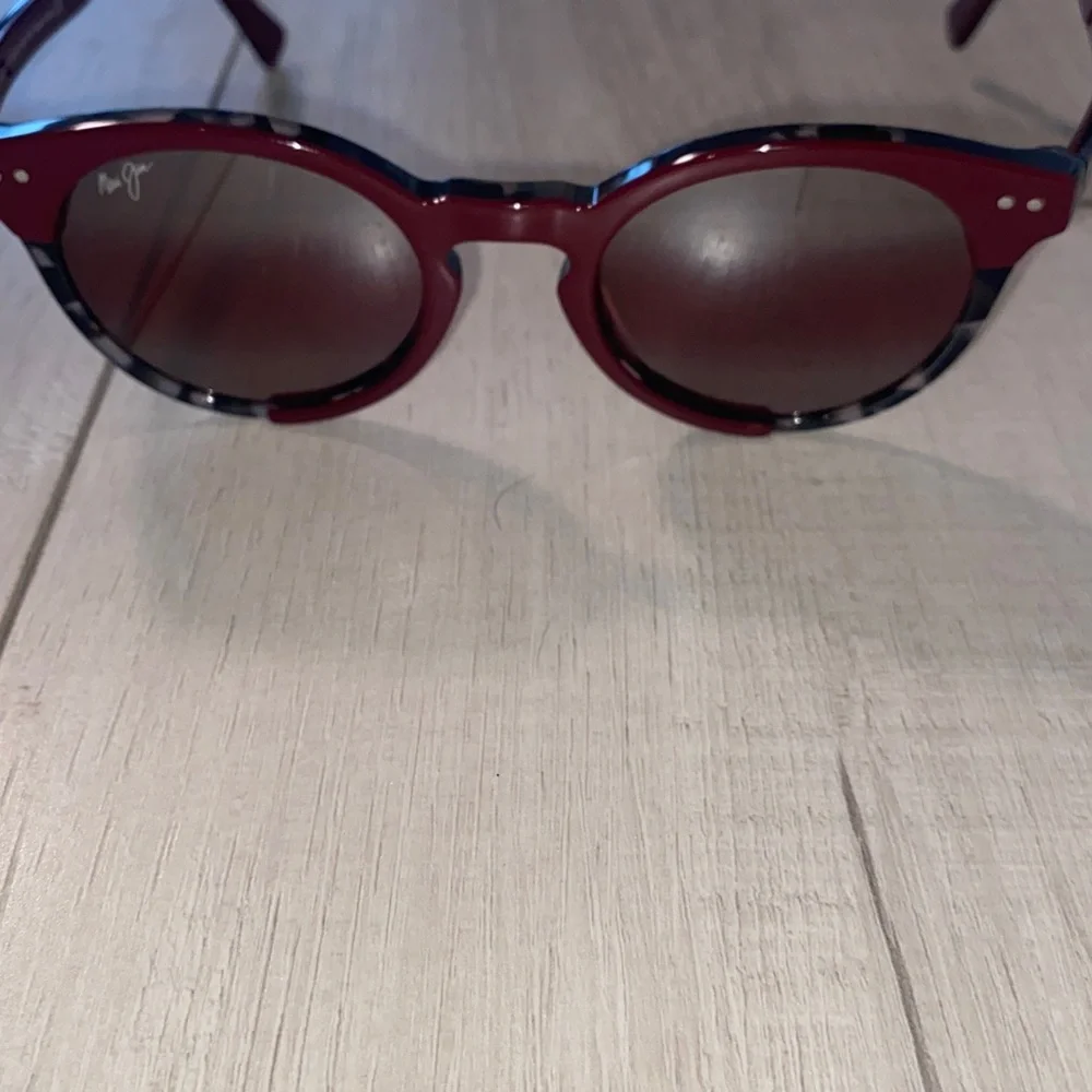 Maui Jim Upside Down Falls Burgundy - Picture 7 of 7